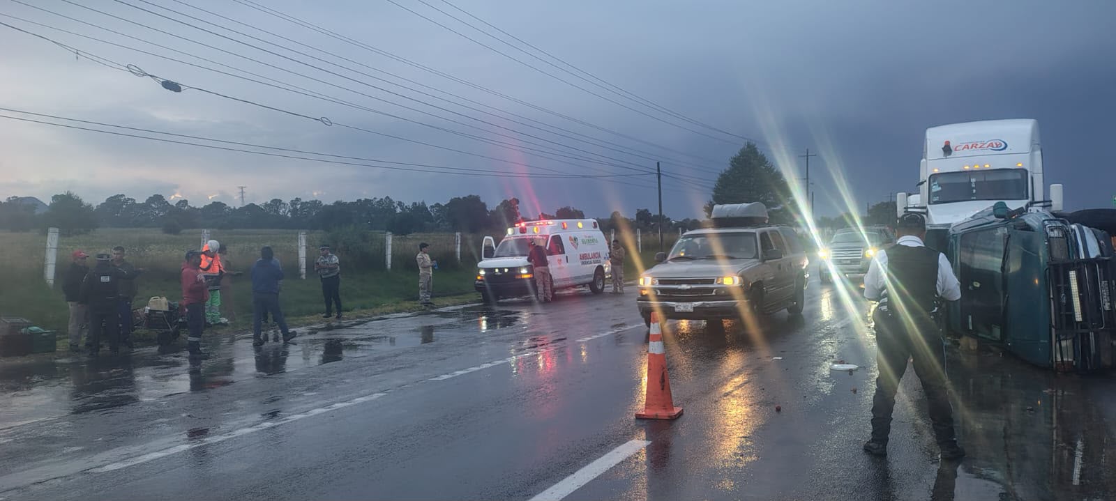 Brinda Gobierno de Huamantla apoyo vial en accidente registrado en la carretera federal